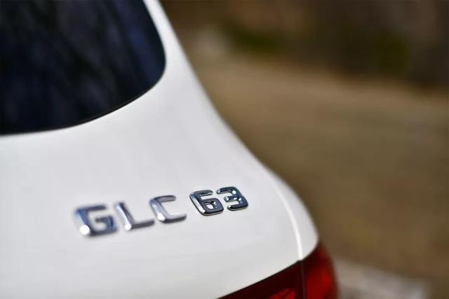 4.0升双涡轮八缸发动机，极限体验奔驰GLC 63！